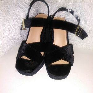 Black velvet Mossimo block Heel